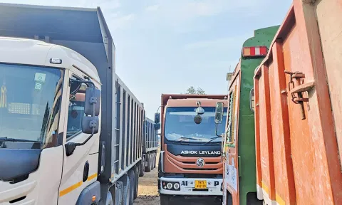 களியக்காவிளை அருகே அதிக பாரம் கனிமவளம் ஏற்றி சென்ற 4 வாகனங்கள் பறிமுதல்