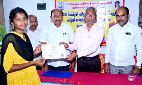 பயிற்சி சான்றிதழ்-பணி நியமன ஆணை வழங்கல்