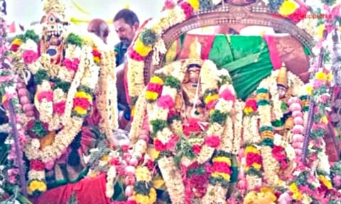 திருக்கல்யாண கோலத்தில் திருத்தளிநாதர்-சிவகாமி அம்பாள்.