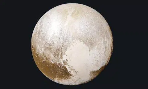 புளூட்டோ கோள் மேற்பரப்பில் இதயம் வடிவிலான பனிப்பாறைகள்