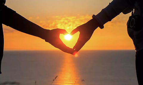 இன்ஸ்டாகிராம் மூலம் காதல்: பஸ் நிலையத்தில் சுற்றி திரிந்த சிறுவன்- சிறுமி மீட்பு