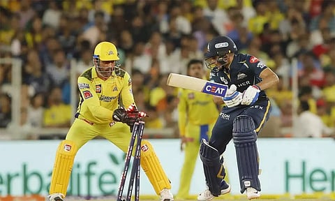 3 ரன்னில் தப்பி அதிரடி காட்டிய ஷுப்மன் கில்.. மின்னல் வேக ஸ்டம்பிங்கால் வீழ்த்திய டோனி