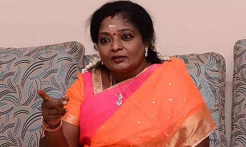 தமிழர்களின் செங்கோலை அரசியலாக்கி இருக்கக் கூடாது- கவர்னர் தமிழிசை பேட்டி