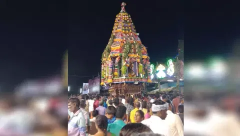 பாண்டமங்கலம் மகா மாரியம்மன் கோவில் தேரோட்டம் நடைபெற்ற போது எடுத்த படம்