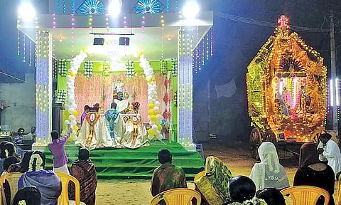 தேர்பவனி நடைபெற்றபோது எடுத்த படம்.