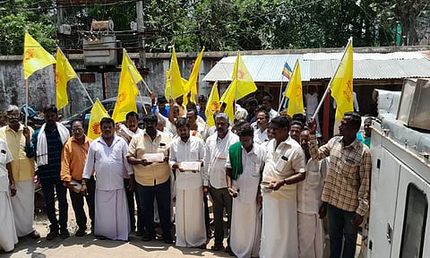 பா.ம.க.வினர் ஊர்வலமாக வந்த காட்சி.