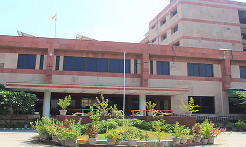 நாடு முழுக்க 100 மருத்துவ கல்லூரிகள் அங்கீகாரம் ரத்தாகும் அபாயம் - அதிர்ச்சி தகவல்!