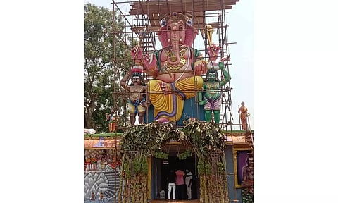 புதிதாக அமைக்கப்பட்ட 27 அடி உயர சுந்தர விநாயகர் சிலை.