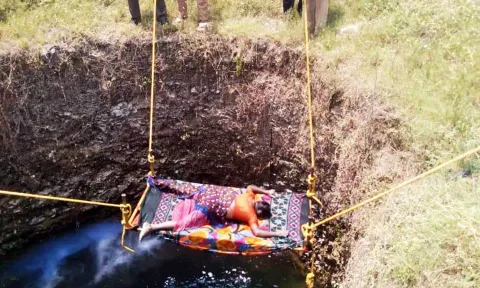 மூதாட்டி கிணற்றில் குதித்து தற்கொலை