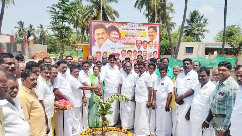 ரேஷன் கடை அமைக்கும் பணியினை  மதியழகன் எம்.எல்.ஏ பூமி பூைஜ போட்டு தொடங்கி வைத்த காட்சி.