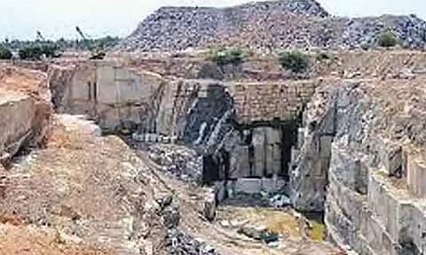 பல்லடத்தில் இருந்து கேரளாவுக்கு இரவு நேரங்களில் தொடரும் கனிம வளங்கள் கடத்தல்- பொதுமக்கள் போராட்டம் நடத்த முடிவு