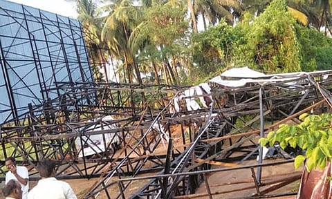 கோவை அருகே விளம்பர பேனர் சரிந்து 3 தொழிலாளர்கள் பலி