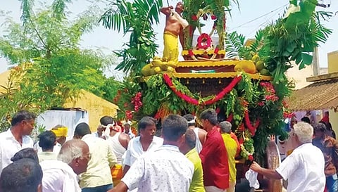 வேணுகோபால சுவாமி மரத்தேர் வெள்ளோட்டம் நடைபெற்றபோது எடுத்த படம்.