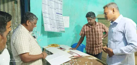 மது கடையில் கோட்டாட்சியர் பால்துரை ஆய்வு செய்தபோது எடுத்த படம்.