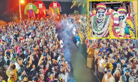 திருவதிகை வீரட்டானேஸ்வரர் கோவிலில் திரிபுர சம்ஹாரம்&nbsp; ஐதீக நிகழ்ச்சி நடந்தது.  இதில் ஆயிரக்கணக்கான&nbsp;