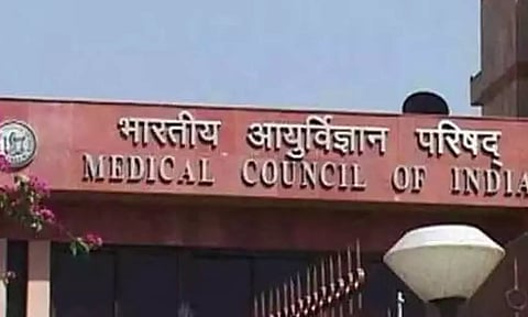 102 மருத்துவ கல்லூரிகளுக்கு நோட்டீஸ்- தேசிய மருத்துவ ஆணையம் நடவடிக்கை