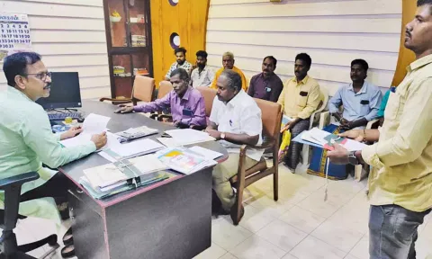 சீர்காழி நகராட்சியில் நடைபெற்ற ஆலோசனை கூட்டம்.