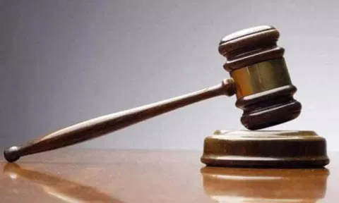 குமரி இளம்பெண்ணை ஏமாற்றிய வாலிபர்-கள்ளக்காதலி மீது வழக்கு