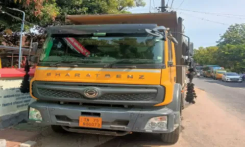 தக்கலையில் அதிக பாரம் ஏற்றி வந்த டாரஸ் லாரி பறிமுதல்போலீசார் அதிரடி நடவடிக்கை