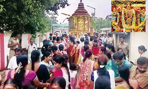 அரோகரா கோஷத்துடன் பக்தர்கள் தேரை வடம் பிடித்த காட்சி.