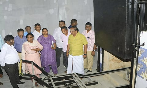 குடியாத்தத்தில் கண்காணிப்பு அலுவலர் திடீர் ஆய்வு