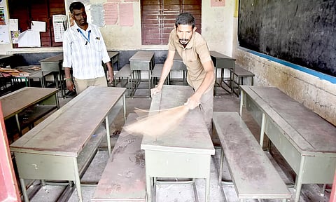 பள்ளிகளில் தூய்மை பணி தீவிரம்
