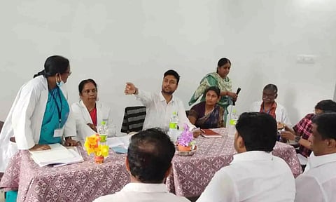 அரசு மருத்துவமனையில் நோயாளிகள் நல சங்க கூட்டம் நடைபெற்ற போது எடுத்த படம்.