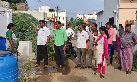 கையெழுத்து இயக்கம் நடைபெற்ற போது எடுத்த படம்.