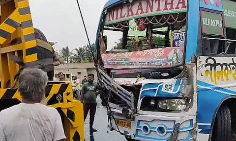 ரெயில் விபத்தில் காயம் அடைந்தவர்கள் சென்ற பஸ் விபத்தில் சிக்கியது