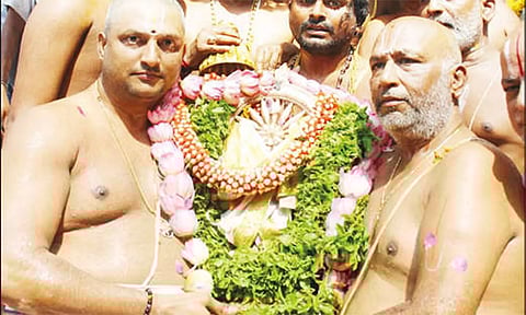 பிரம்மோற்சவ விழா: திருப்பதி கோவிந்தராஜசாமி கோவிலில் சக்கரத்தாழ்வார் தீர்த்தவாரி