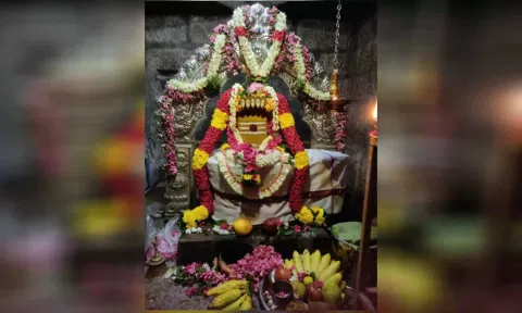 சிவன்கோவில்களில் சிறப்பு வழிபாடு நடைபெற்ற காட்சி.