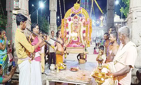 திருவதிகை வீரட்டானேஸ்வரர் கோவிலில் பவுர்ணமி கிரிவலம்-ஊஞ்சல் உற்சவம்