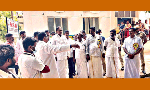 அரசு ஆஸ்பத்திரியல் டயாலிசிஸ் பிரிவு கட்டிடம் கட்டுவதற்கு ப.சிதம்பரம் தலைமையில் இடம் தேர்வு செய்யும் பணி நடந்தது.