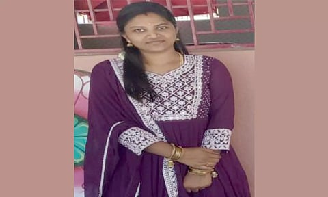 இளம்பெண் மாயம்