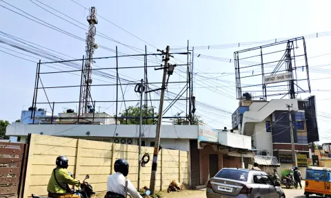 கோவையில் ஒரே நாளில் 85 விளம்பர பலகைகள் அகற்றம்