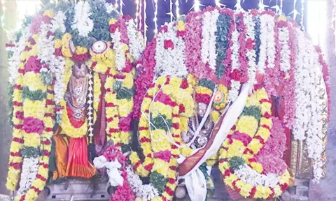 சுவாமி- அம்பாள் திருக்கல்யாணம் நடந்தது
