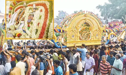 கருணாசாமி கோவிலில் ஏழூர் பல்லக்கு புறப்பாடு விழா நடந்தது. சிறப்பு அலங்காரத்தில் சுவாமி-அம்பாள் பல்லக்கில் எழுந்தருளினர்.