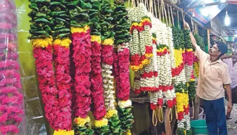 சேலம் போஸ் மைதானத்தில் பூக்கடைகளை அகற்ற எதிர்ப்பு