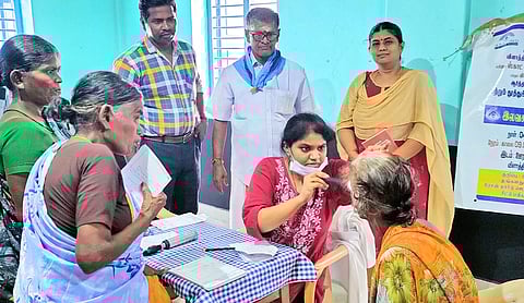 கண் சிகிச்சை முகாம் நடந்தபோது எடுத்த படம்.