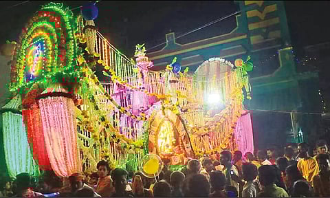 வாடிப்பட்டியில் வைகாசி விசாக திருவிழா: பூப்பல்லக்கில் முருகப்பெருமான் வீதிஉலா