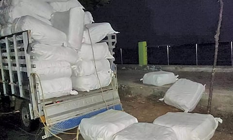 லோடு ஆட்டோவில் கடத்தி வரப்பட்ட 35 கிலோ பீடிஇலைகள் பறிமுதல்- 2 பேர் தப்பி ஓட்டம்