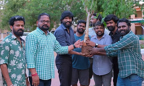 படக்குழுவினரோடு சேர்ந்து மரக்கன்றுகள் நட்ட நடிகர் சௌந்தரராஜா