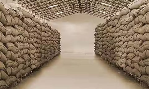 இந்தியாவிலேயே முதல் முறையாக போடியில் தானிய சேமிப்பு கிடங்கு அமைக்கப்படுகிறது- அதிகாரிகள் ஆய்வு