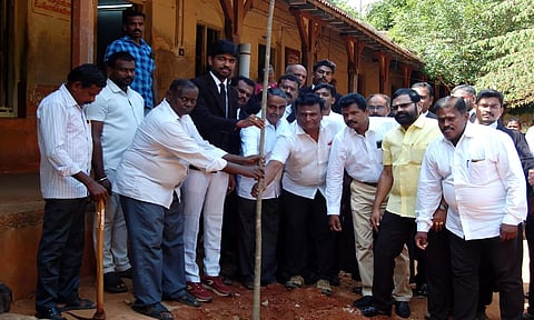 செங்கோட்டை நீதிமன்றத்தில் மரக்கன்றுகள் நடும் விழா