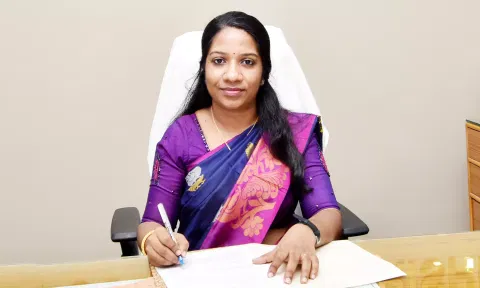 ஆபத்தான விளம்பர பேனர்கள் தொடர்பாக பொதுமக்கள் புகார் தெரிவிக்கலாம்-கலெக்டர் தகவல்
