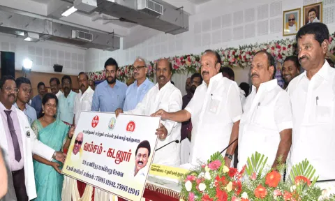 கடலூரில் அமைச்சர்கள் எ.வ. வேலு, எம்.ஆர்.கே. பன்னீர்செல்வம், சி.வெ. கணேசன் ஆகியோர் 24 மணி நேர மருத்துவ சேவையை தொடங்கி வைத்தனர்.&nbsp;