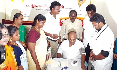நகர்ப்புற நல வாழ்வு மையத்தில் துரை.சந்திரசேகரன் எம்.எல்.ஏ. தனது உடல் நிலையை பரிசோதனை செய்து கொண்டார்.