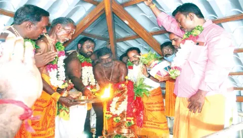 எடப்பாடி அடுத்த ஆலச்சம்பாளையம் காட்டூர் பகுதியில் உள்ள பாலதண்டாயுதபாணி சாமி கோவில் கும்பாபிஷேக நிகழ்ச்சி நடைபெற்ற காட்சி.&nbsp;