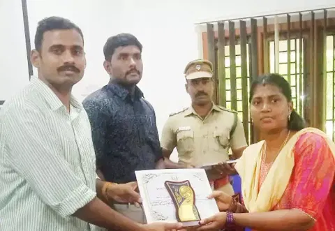 மாணவர்களுக்கு பரிசளிப்பு விழா