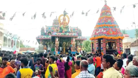 இடையப்பட்டி மாரியம்மன்  கோவில் தேரோட்டம் நடைபெற்றபோது எடுத்த படம்..